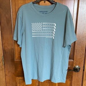 Life is Good Men's Americana Crusher Tee featuring a Golf Flag graphic Size XL